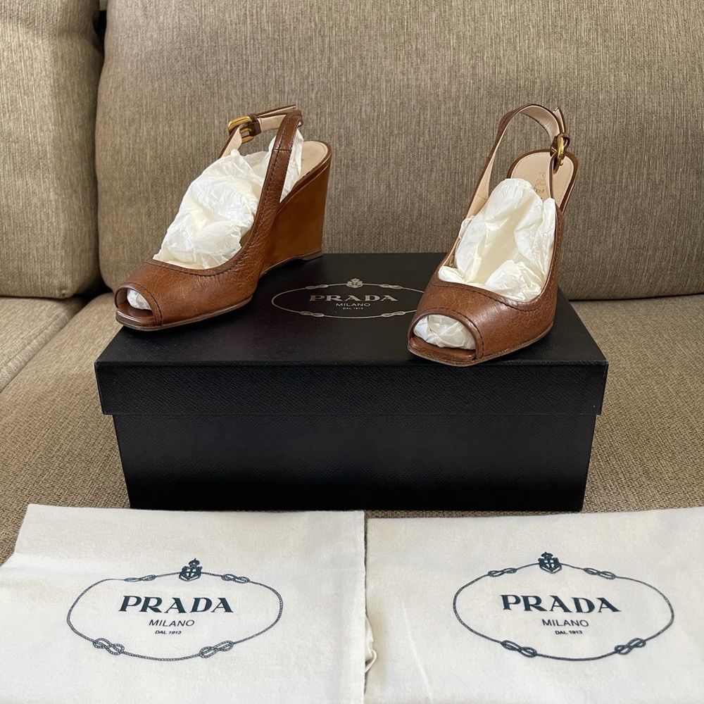 Prada Palissandro Vit Shine Leather Wedge
